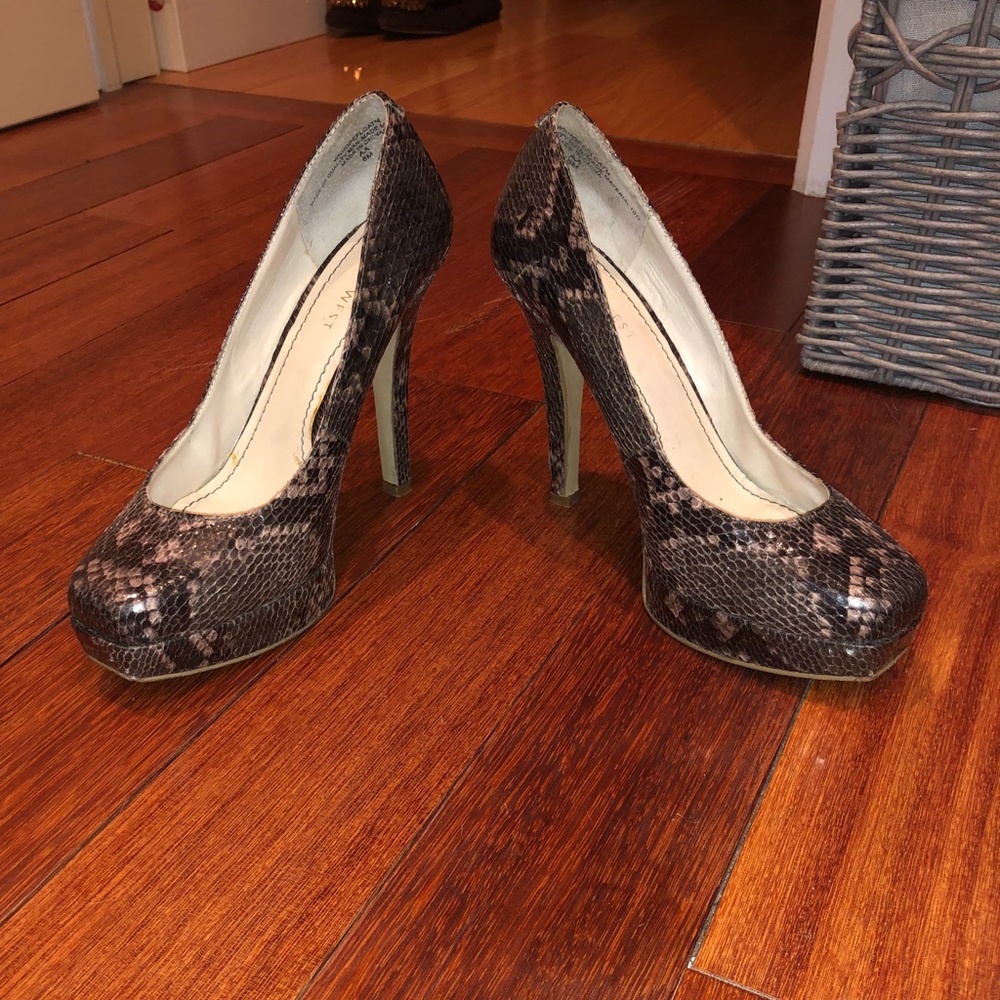 Nine West pumps. Excellent condition.